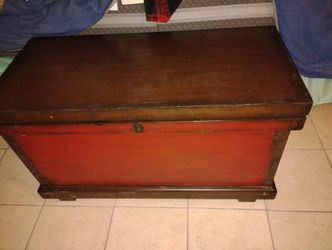 Beautiful Chest Trunk For Storage And Putting On Your Shoes 