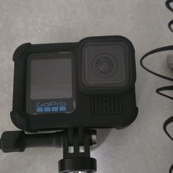 Go Pro 13 Black With Accesories