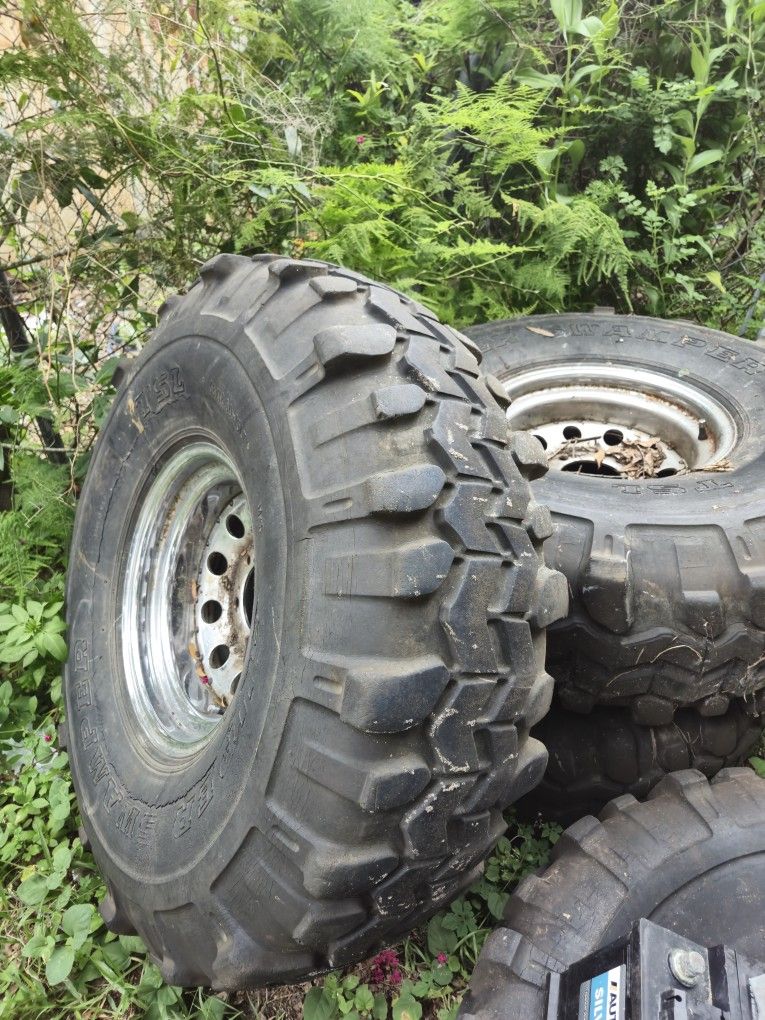 38x12.50r15 Swampers