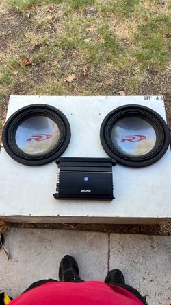 2 15typeR alpine subwoofers and comes with amp 1000w