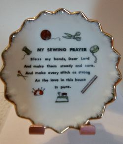 DECORATIVE PORCELAIN PLATE