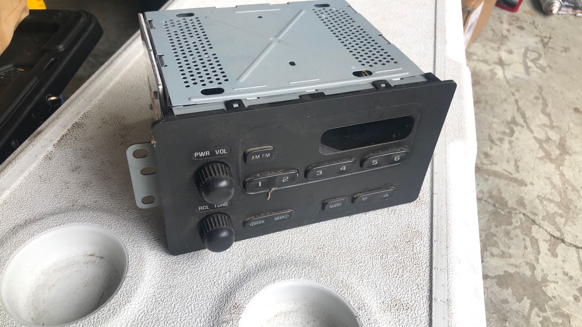 Free GMC Savana factory Stereo 