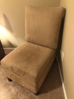 Slipper Accent Chair