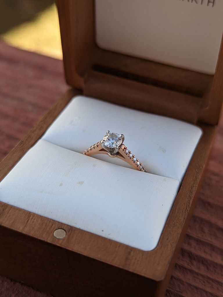 .5 Karot Brilliant Earth Diamond Ring (Rose Gold Band)