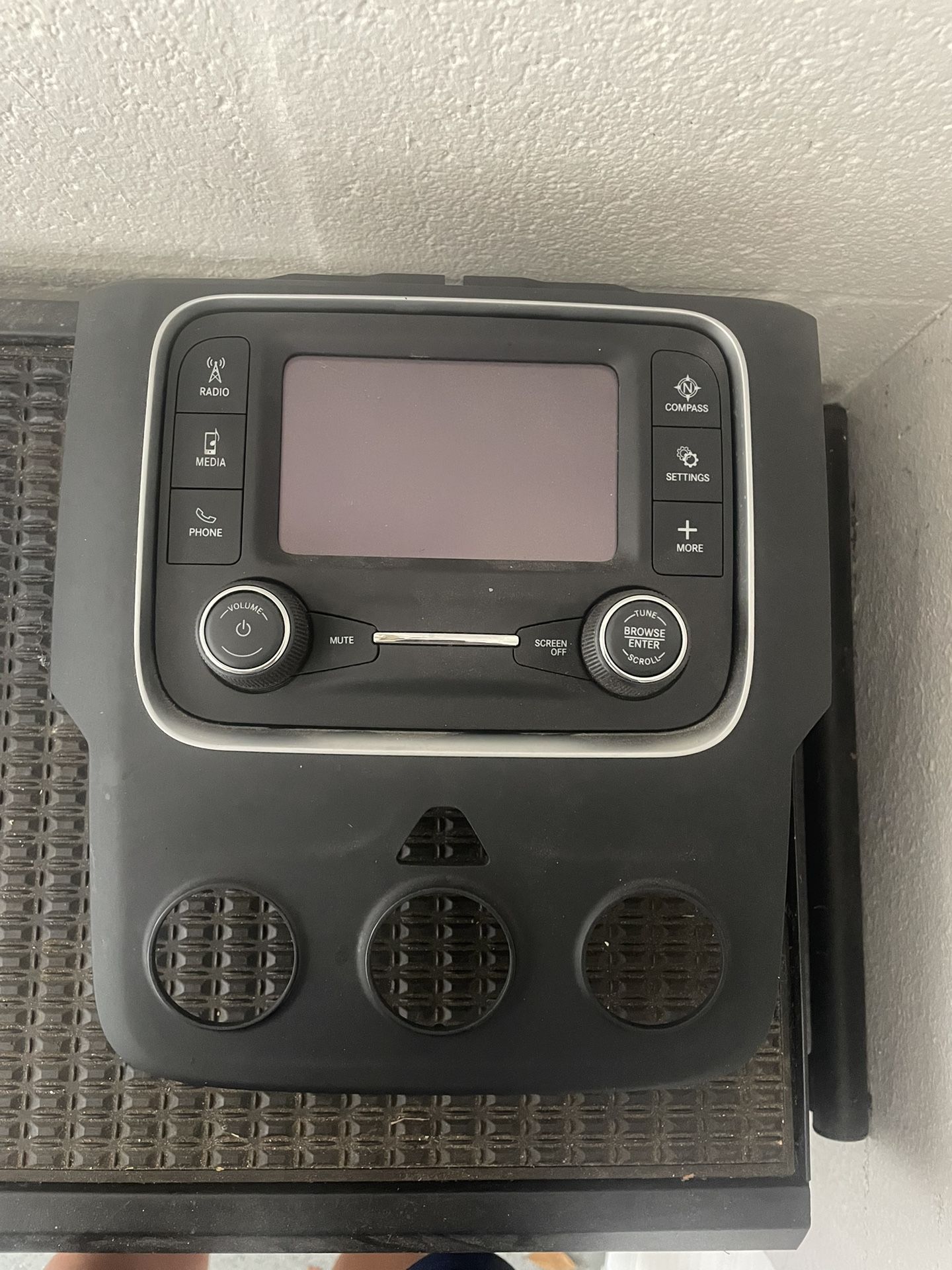 Ram 1500 Classic (or 2013-2018) Radio