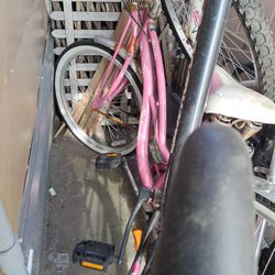 26 Inch  Swinn Beach Cruiser Pink