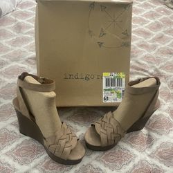 Women’s Tan wedges