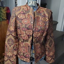 STUNNING PAISLEY & FLORAL EMBELLISHED PATTERN FITTED BLAZER!