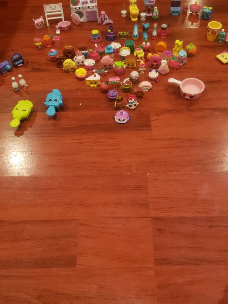 Different kinds of shopkins collection
