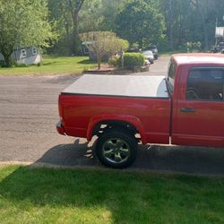 Almost Brand New Tonneau Cover 6'.5"Bed