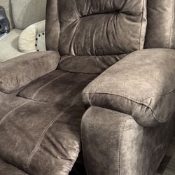 Lightly Used Recliner For Sale  Best Offer Made In USA