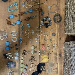 Lot Of Jewelry 