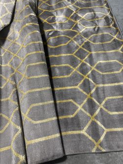 Beautiful 9x12 Accent Rug