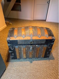 Antique Wichita Trunk Factory Barrel Top Steamer Trunk c. 1890–1905