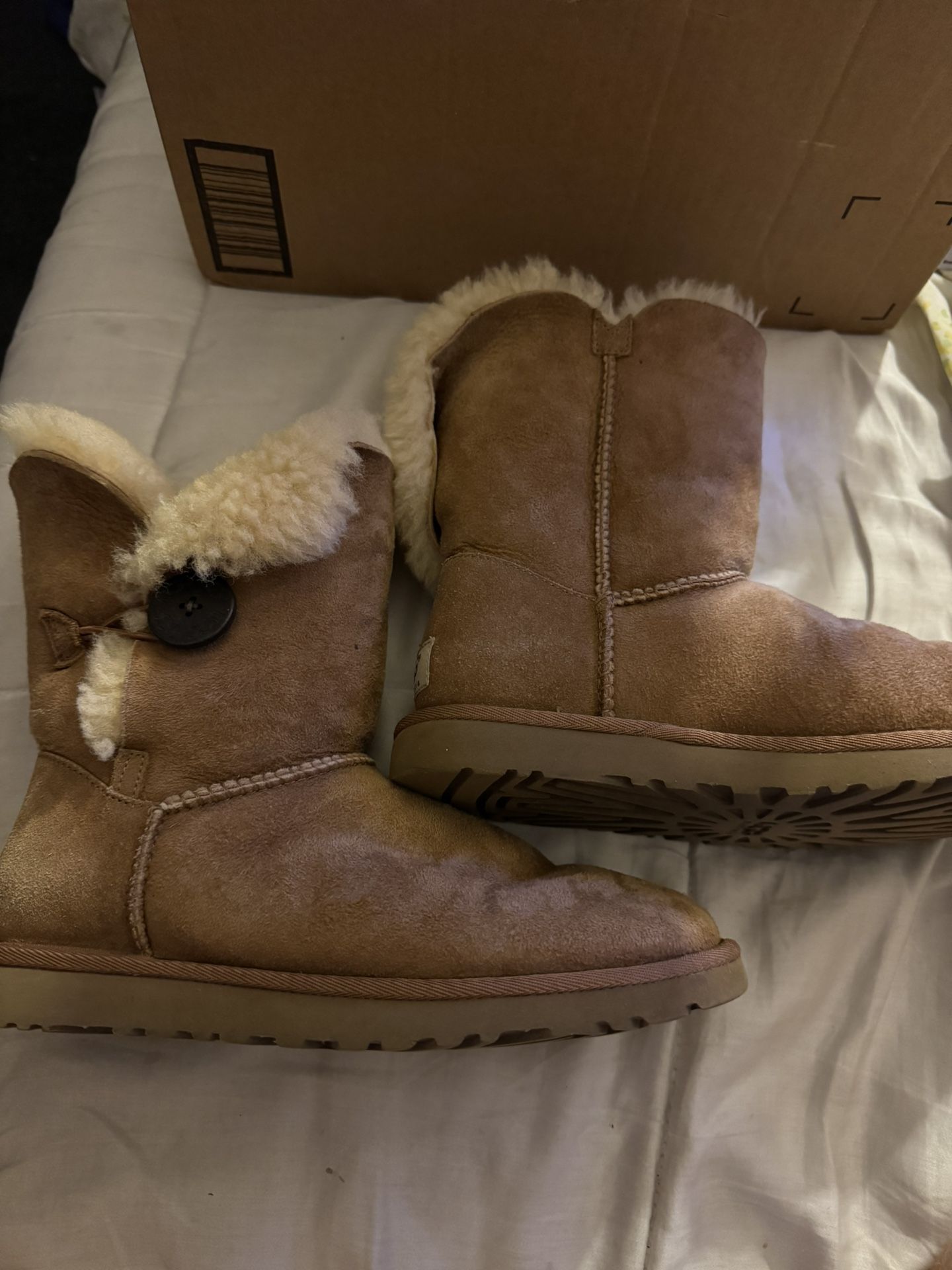 UGG