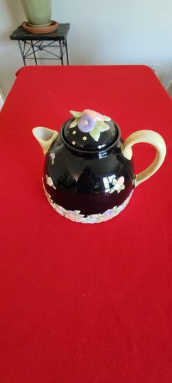 Vintage Mary Engelbreit ceramic teatpot