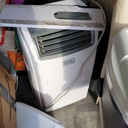 Portable AC Black AND DECKER