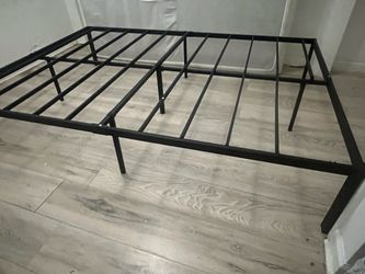 Queen Size Black Metal Platform Bed Frame