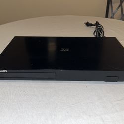 Samsung BD–H5900 Blu-ray Player (No Remote)