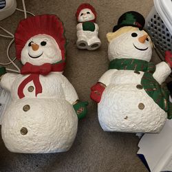 Snow Man Family 2’ Tall Baby 8 “ Decor 