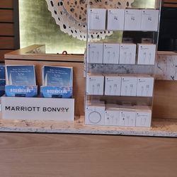 Apple iPhone Accessories (Display case)
