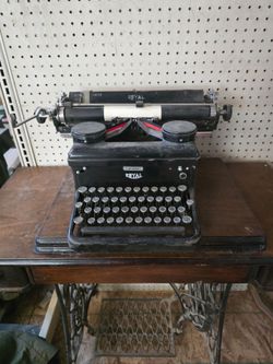Antique pre WWII Royal typewriter