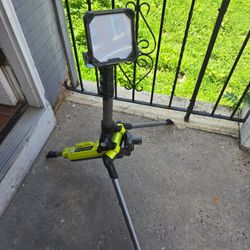 Ryobi Tripod Light