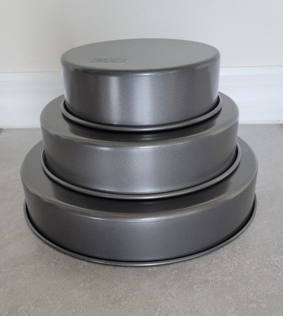 Professional 3-Piece Round Cake Pan Set of 6, 8, 10 inch Premium Nonstick Bakeware.