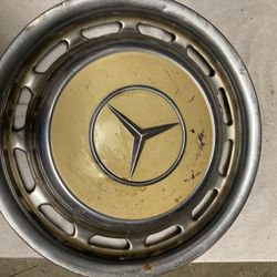 Mercedes Benz Tan Hubcap - 1 Only