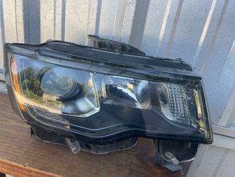 RIGHT SIDE HEADLIGHT JEEP CHEROKE