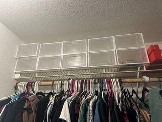 Plastic storage containers