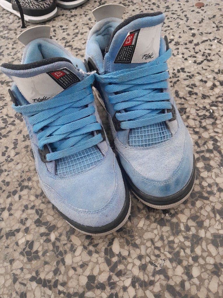 Jordan 4 Retro Unc
