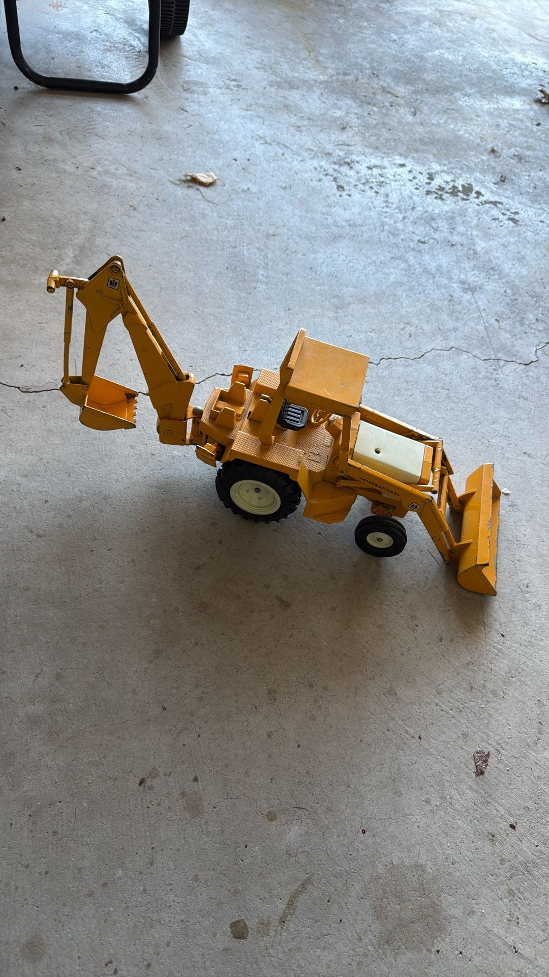 Vintage ERTL 1/16 International Harvester #472 Backhoe/Loader