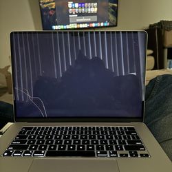 MacBook Air 15-inch, M2, 2023—-screen