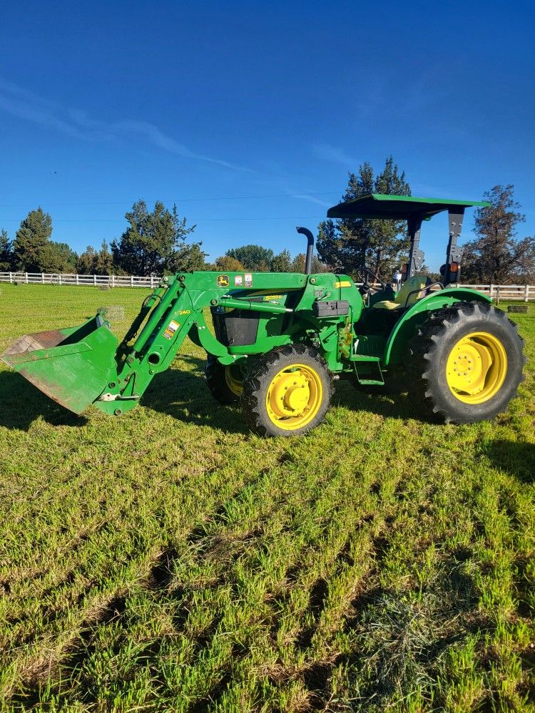 John DEERE 5055E