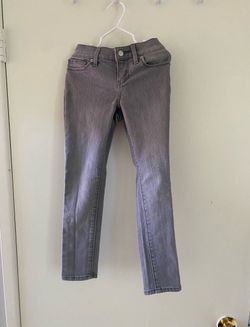 Old Navy Size 6 Toddler Girl Gray Skinny Stretch Jeans - Great condition - Adjustable size straps on the sides - 👖