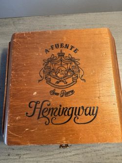 A Fuente Hemingway Empty Wooden Cigar Box 25 Cigars Dominican Republic