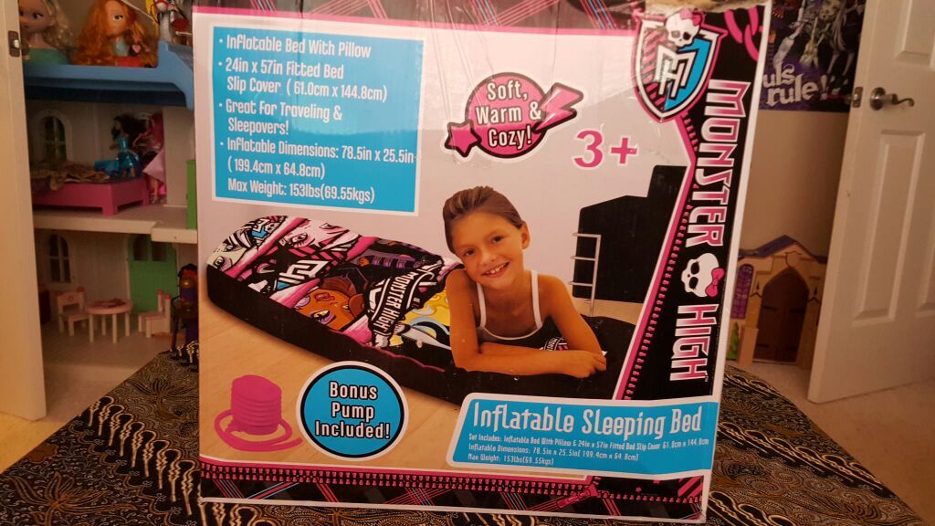 Infatable Sleeping Bed Monster High.