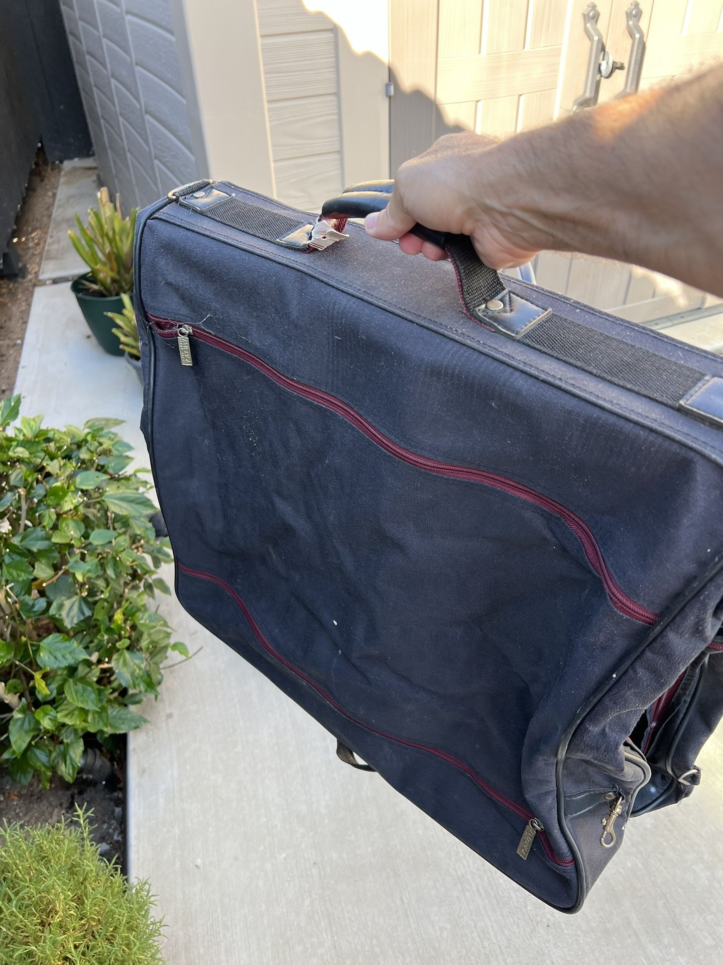 Garment Bag To Carry Long Clothes-compact