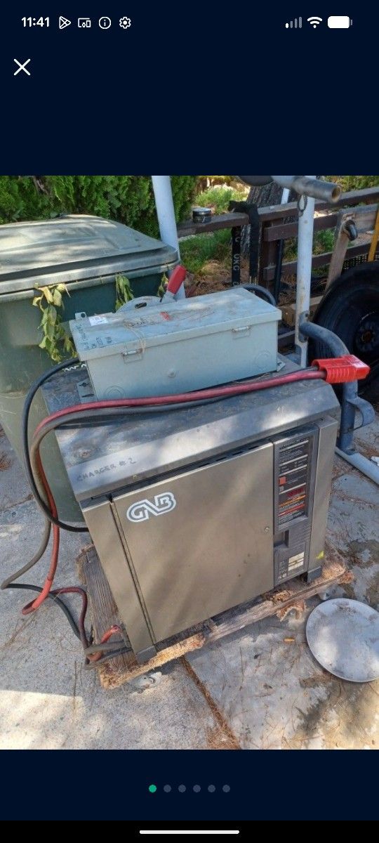 GNB INDUSTRIAL BATTERY CO FORKLIFT BATTERY CHARGER 1PH 24V, FER100 12-600 S1