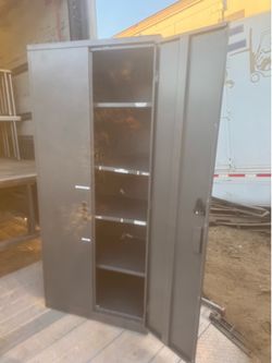 Storage gabinete, 7ft hi x3ft w Steelcase, Style