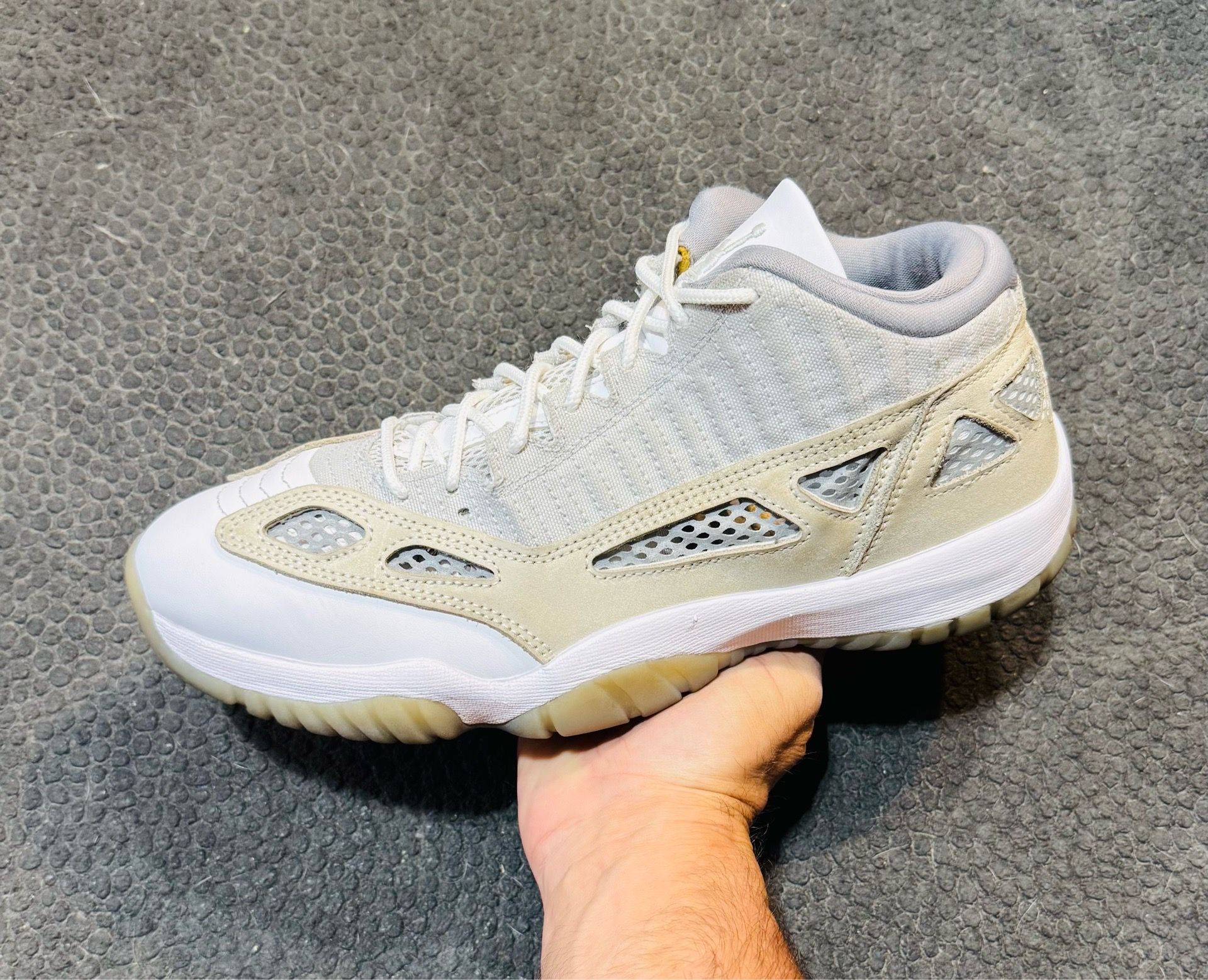 Jordan 11 Retro Low IE ‘Light Orewood Brown’ 2022 (Sz 10M/11.5W)