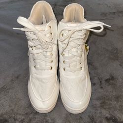Women's Sz 7.5 Forever Adriana-19 Quilted Sneaker Wedge White Zipper Accent