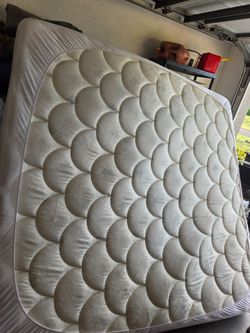 KING SIZE MATRESS IN GOOD CONDITION