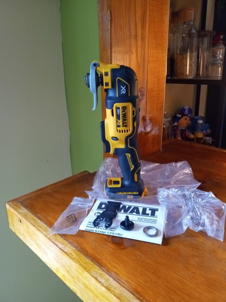 DeWalt 20v. New  XR. Multi Tool. 3 Speed.   W/. Blade.  Brushless Motors 