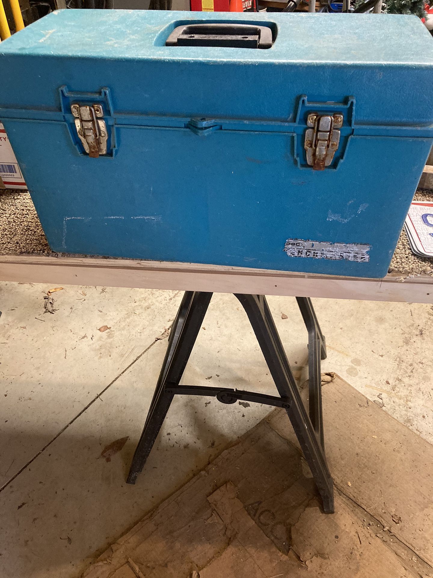 TOOLBOX - NOT METAL