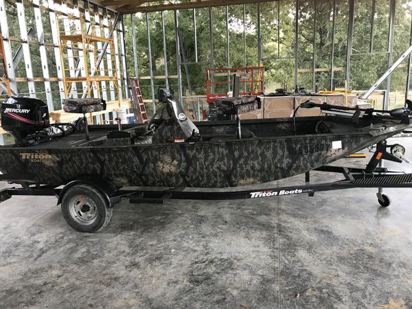 Triton ambush 2009. $9500 great boat
