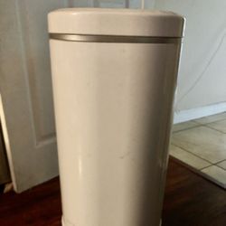 Munchkin Diaper Genie