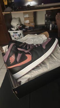 Air Jordan 1 Mid SE