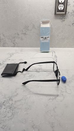 MEN OR WOMENS BLUE L8GHT GLASS NEW IN THE BOX